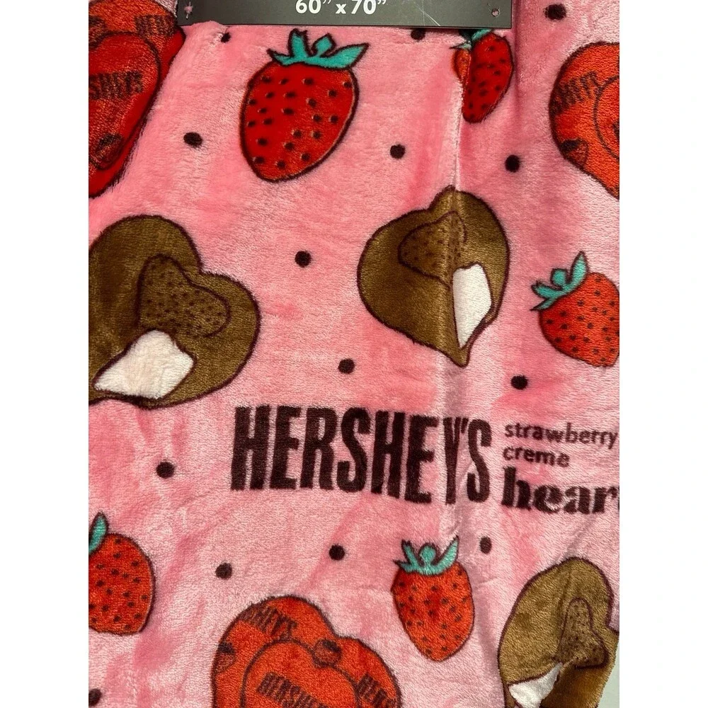 Viral Hersey’s Valentine Blanket “Strawberry Crème Hearts